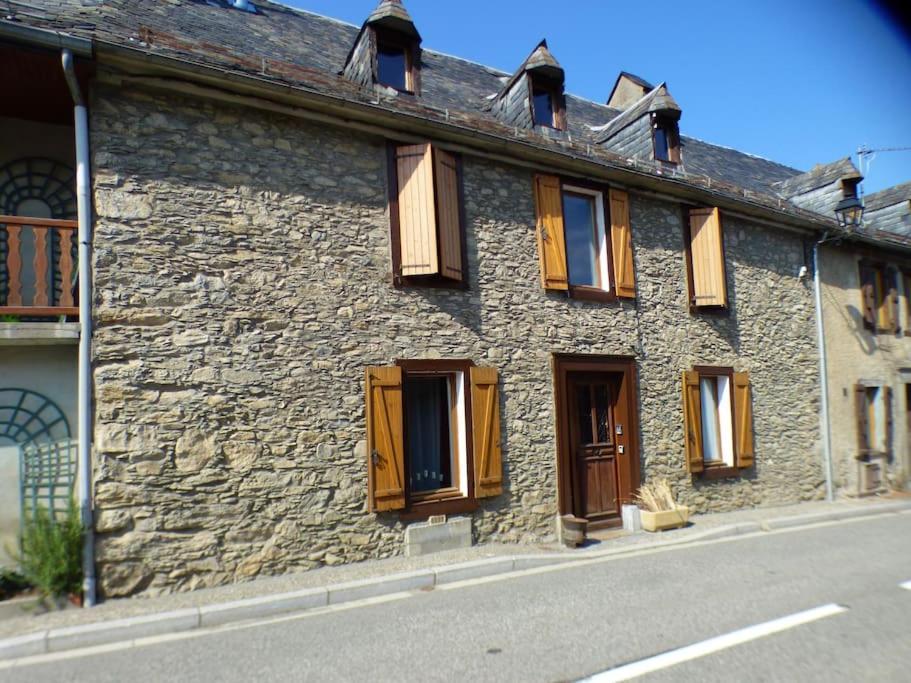 Maison Familiale Pour 8 Saint-Aventin Exterior photo